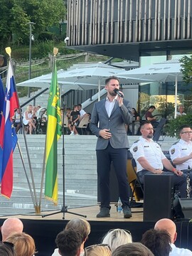 Glasbeni večer s Policijskim orkestrom in gostom Gregorjem Ravnikom